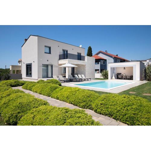 Villa Omnia by Istrialux