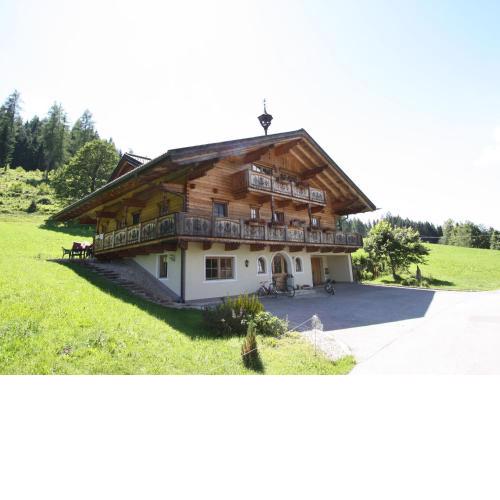 Villa on a courtyard near the ski area in Salzburg