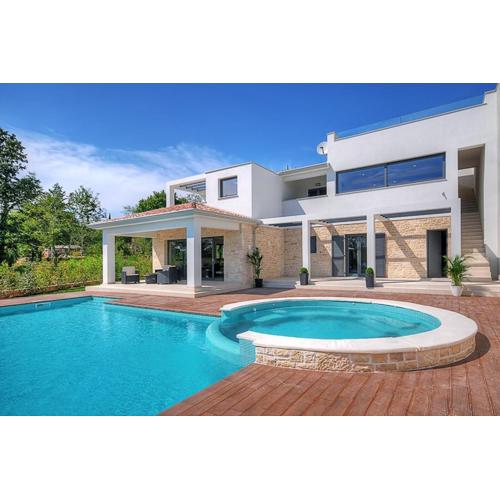 Villa Onyx for 12 people near Porec with 65 private pool and jacuzzi