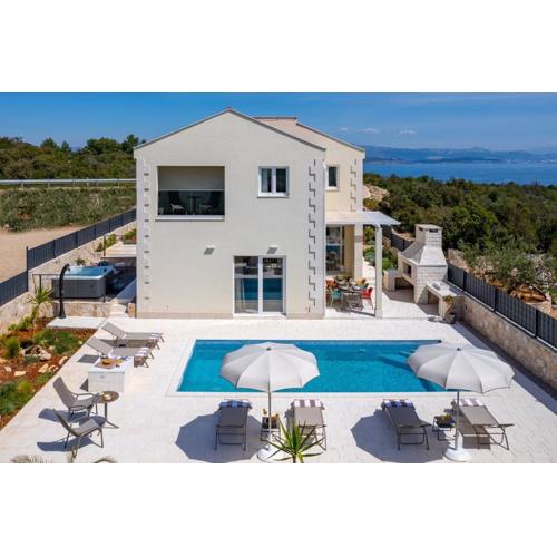 Villa Ora with Heated pool, Whirlpool, 4 bedrooms