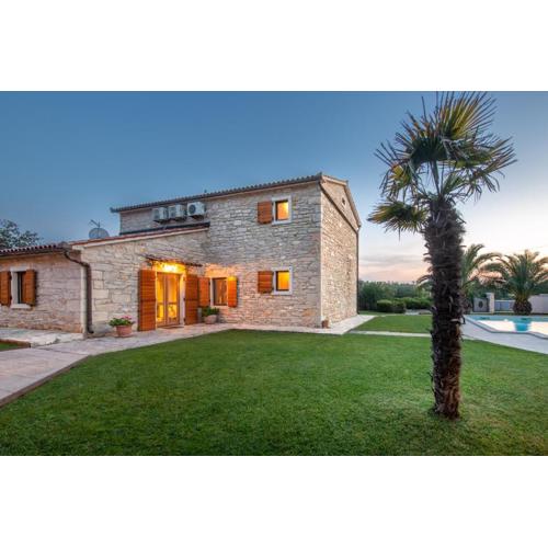 Villa Orada for 6 people with private pool & only 2,5 km from the beach