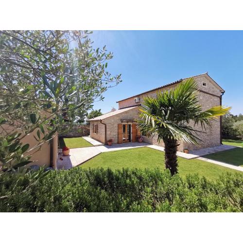 Villa ORADA in Krnica mit Pool für 6 Personen