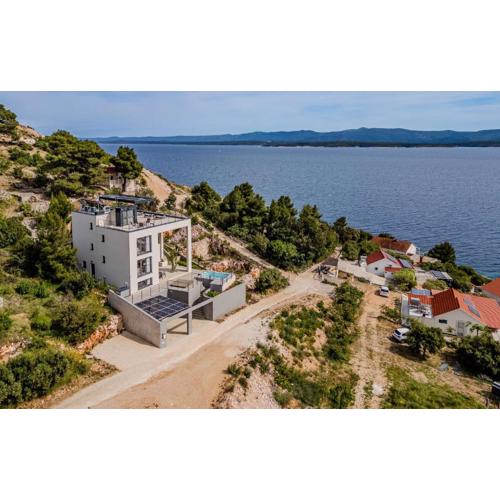 Villa Ovation