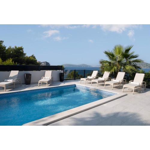 Villa Palm Bay 1, heated pool - 5 m from the sea