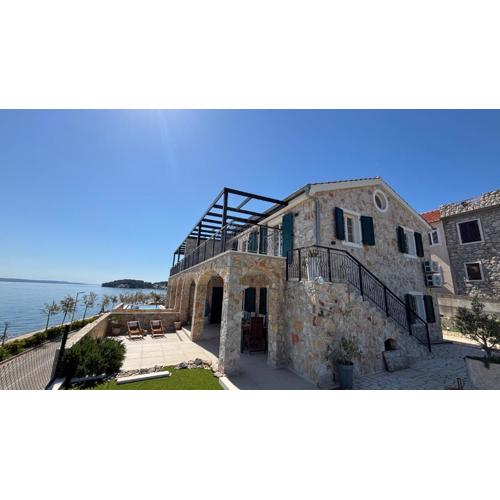 Villa Pearl of Kali - first row to the sea