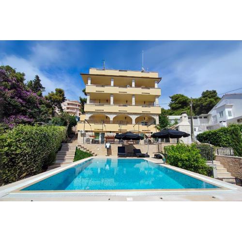 Villa Penava, private beach, pool and 7min to Trogir