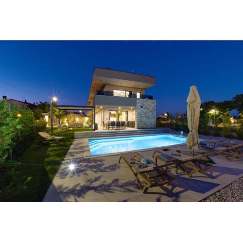 Villa Pieron for 8 people near Pula with heated pool & spa