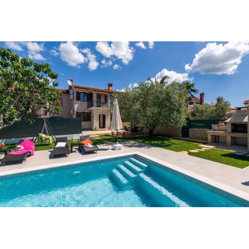 Villa Pietra for 6 people near Fažana with sea view - children playground & pet friendly