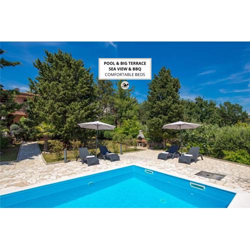 Villa Pinia Holiday home with a pool