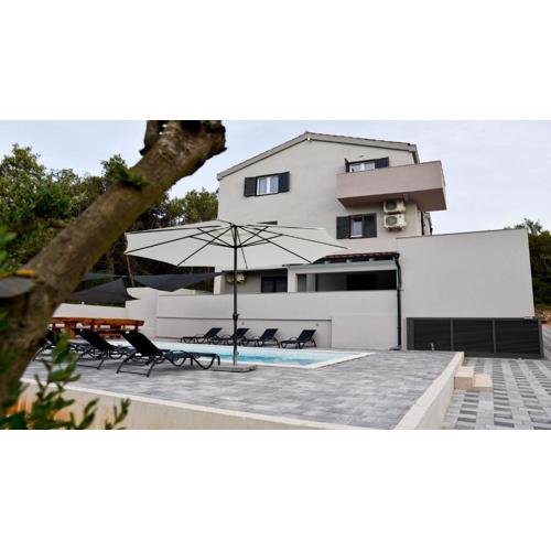 Villa Pinia with pool, Zadar