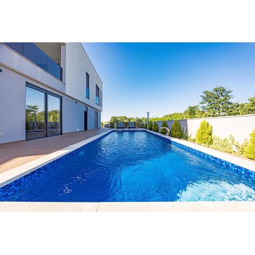 Villa Pinus - Private Pool, Jacuzzi, Game Room