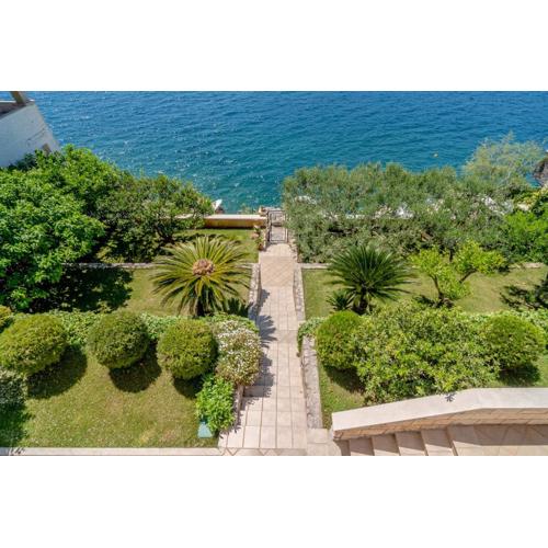 Villa Plantis Dubrovnik - Seven Bedroom Villa with Private Sea Access