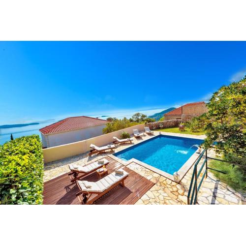 Villa Platanus with Private Pool & Sea View