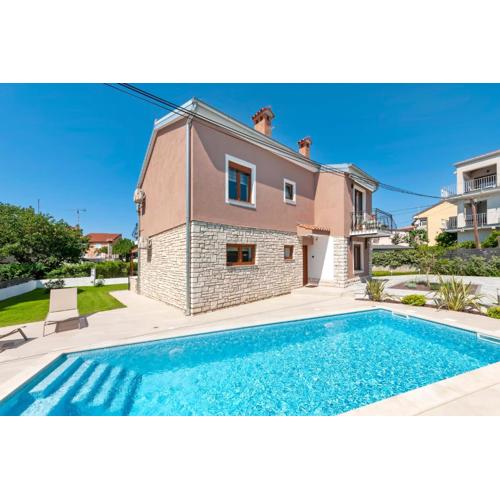 Villa Pomigranai with Swimming Pool