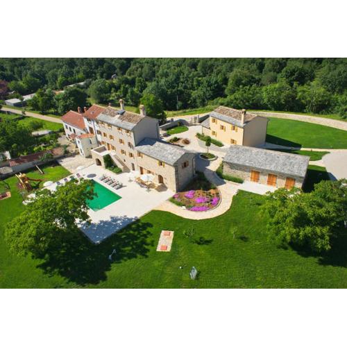 Villa Poropati, Grožnjan, Istria - Luxury Countryside Estate for up to 19 persons - Large pool of 80m2 with kids section