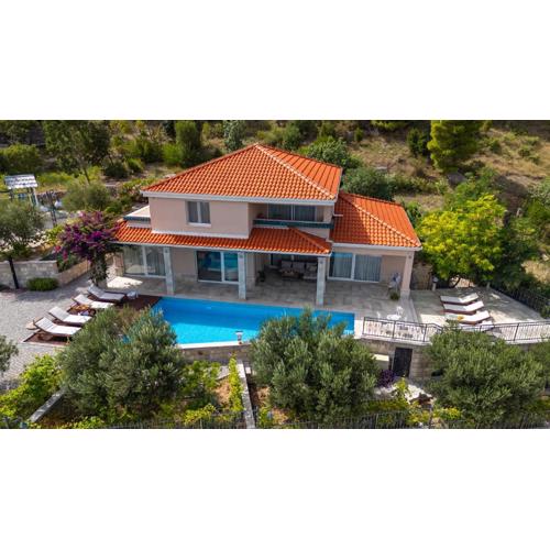 Villa Porto Mimice, 40sqm Heated Private Pool, 4 bedrooms, Sauna, Gym, Billiard