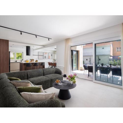 Villa Prima Lux - Four Bedroom Villa with Pool