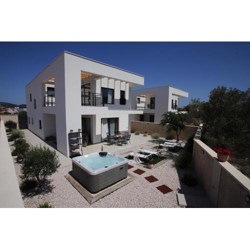 Villa Punta Sol with jacuzzi
