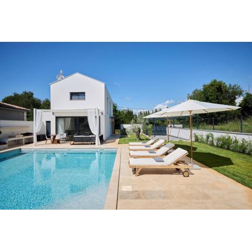 Villa Pura Vida with pool and whirlpool near Umag