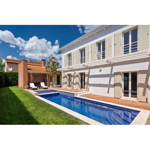 Villa Rafaelle with 3 bedrooms and pool in Porec