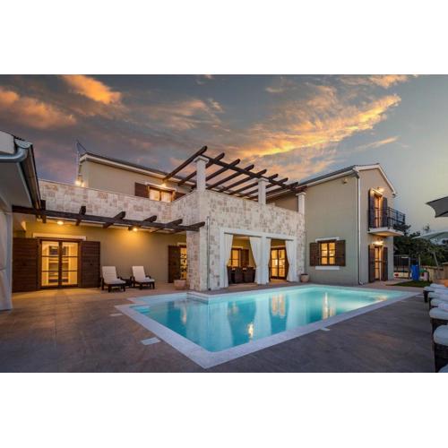 Villa Rajana for 14 persons with kids playground & pool heating in Central Istria