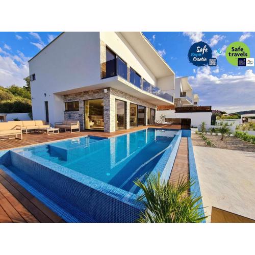 Villa Ramarin 1 with heated pool, jacuzzi and sauna by the sea in Rogoznica