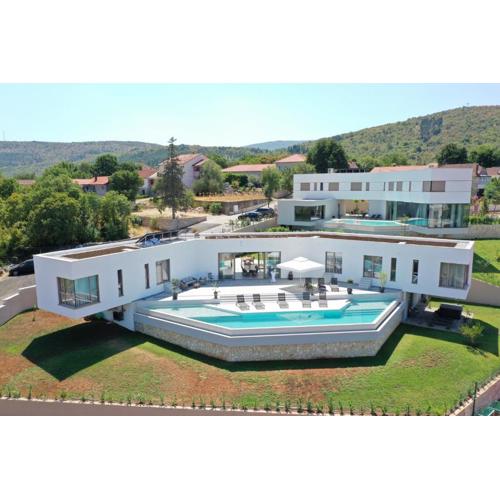 Villa Red & Blue heated pool, sauna, tennis