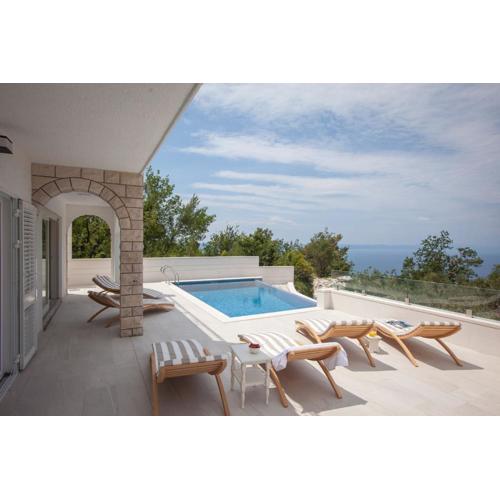 Villa Retro fusion a luxury villa in Tucepi
