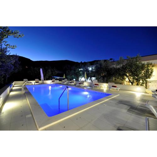 Villa Rimac In Kastel Stafilic Mit Garten, Grill