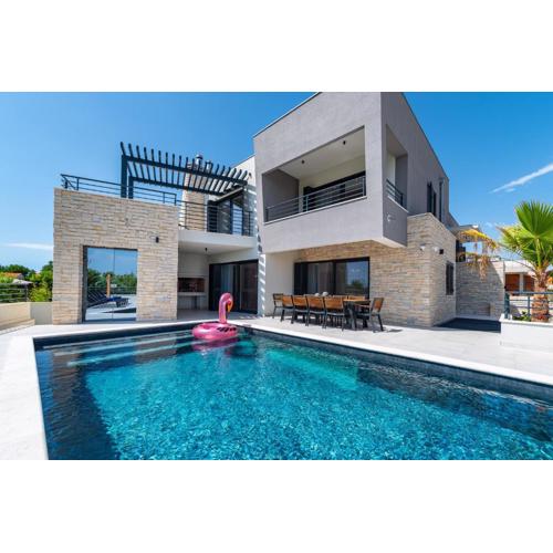 Villa Roca with heated pool and sauna