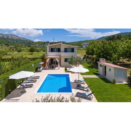VILLA ROKO with 4 bedrooms, 32sqm heated pool