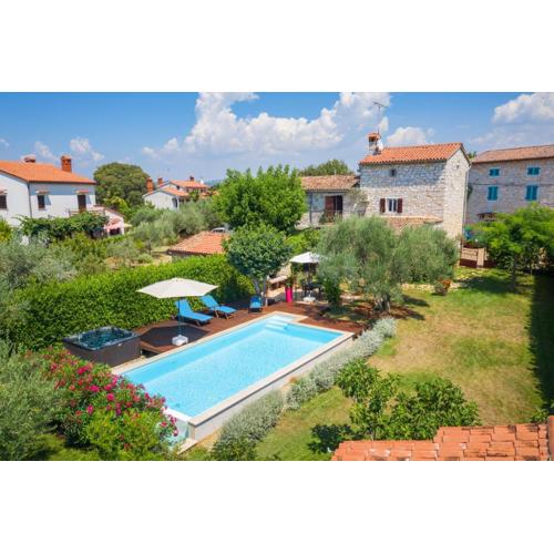 Villa Rossa with jacuzzi and pool in Porec