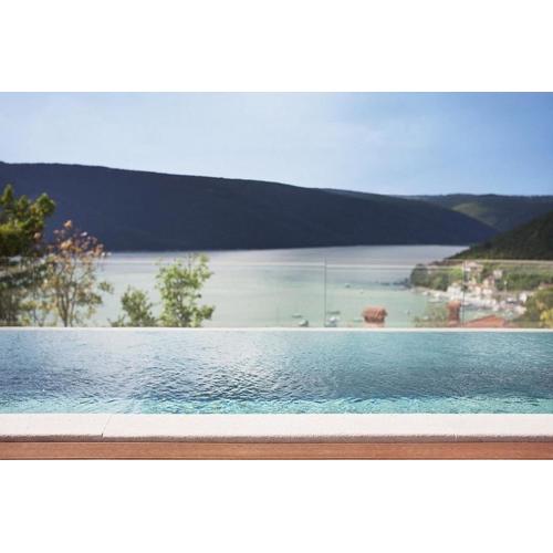 Villa Royal Blue