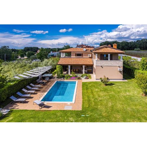 Villa Roza in Central Istria with whirlpool and playground for kids - pet friendly