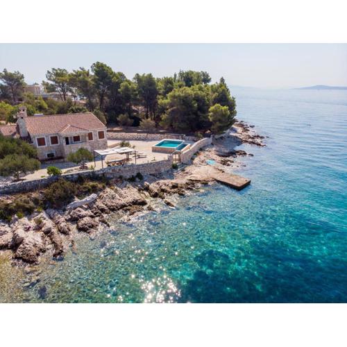 Villa Rudini with heated pool