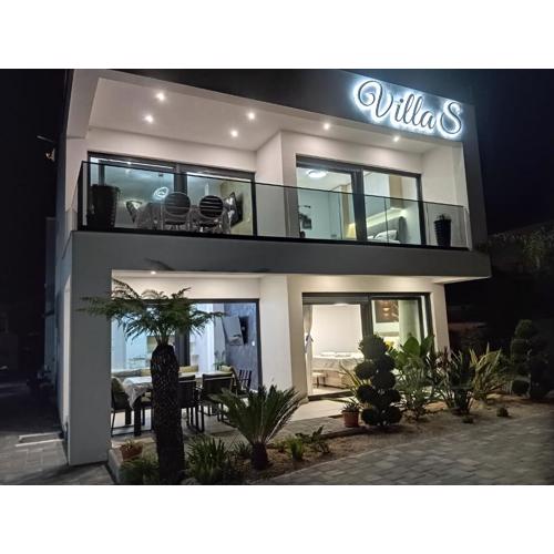 Villa S