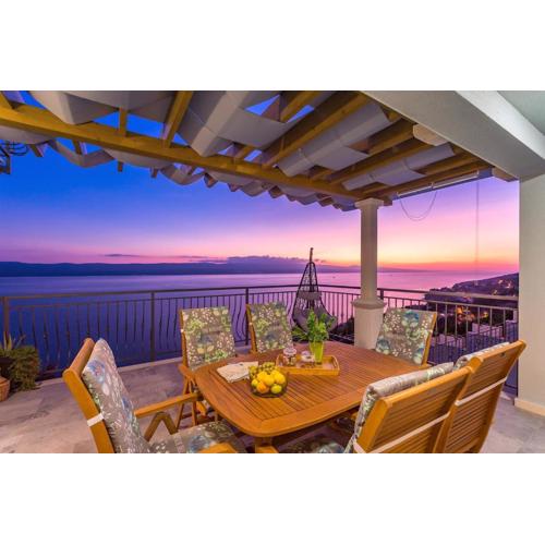 Villa S&A with heated private pool, 3 bedrooms, 3 bathrooms, playground