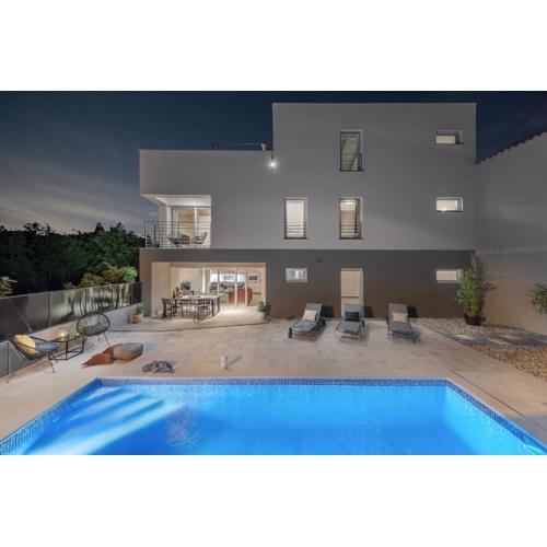 Villa San for 6 persons in Medulin with fitness and only 2 km from the beach with sea view