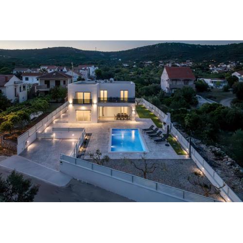 Villa Sea View - heated pool & 2 mins to the beach
