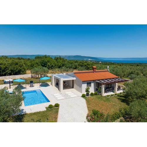 Villa Silentio - peaceful and private villa with outdoor pool and whirlpool, Ferienhaus Istrien