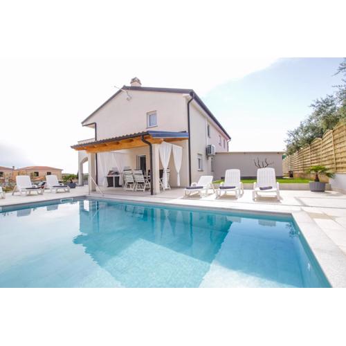 Villa Silver Novigrad with private pool