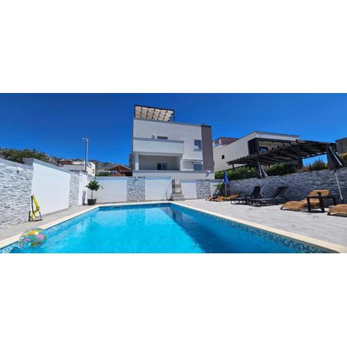 Villa Silver