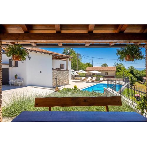 Villa Simici quiet peaceful place with pool perfect to enjoy the nature