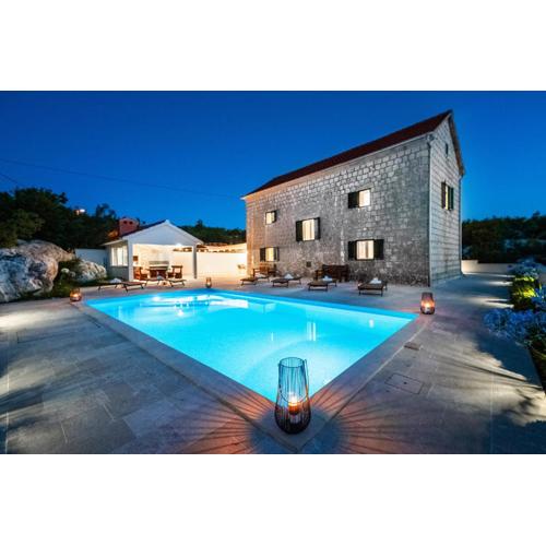 Villa Sion peaceful villa with private pool and stunning mountain view