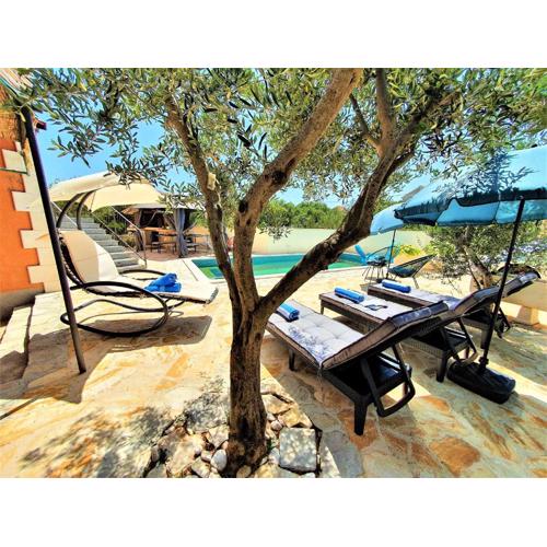 Villa Spark with heated pool in Rogoznica Zecevo