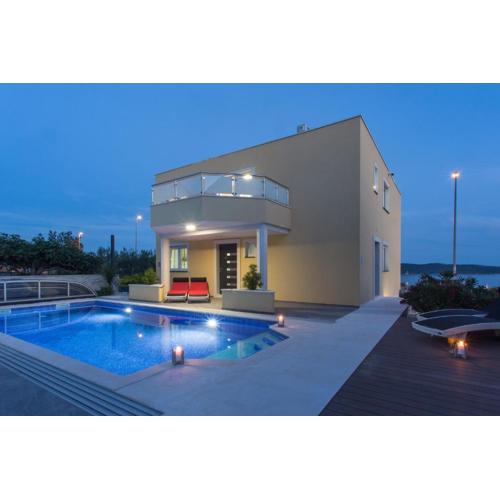 Villa-Split-Luxury-Heated salt water Pool-up to 3 family