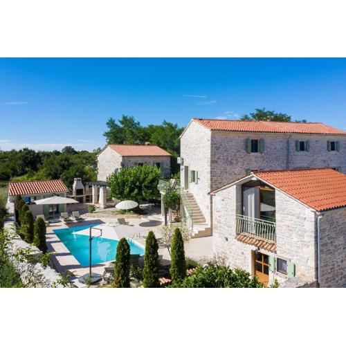 Villa Stanza Campitelli for up to 21 people in Central Istria with private pool and pet friendly