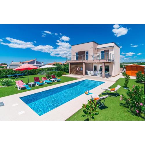 Villa Stefanja kids friendly with sea view near Fažana