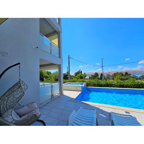 Villa Stella with pool and seaview