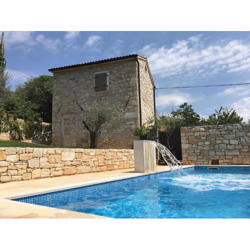 Villa Šterna II - Ferienhaus mit Pool und Garten